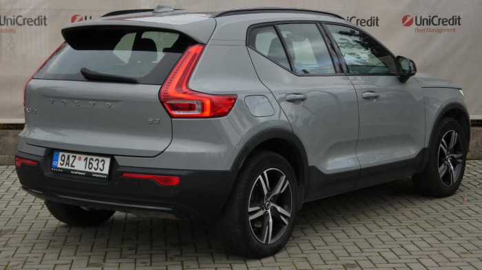 Volvo XC40 B3 PLUS DARK DCT na operativní leasing