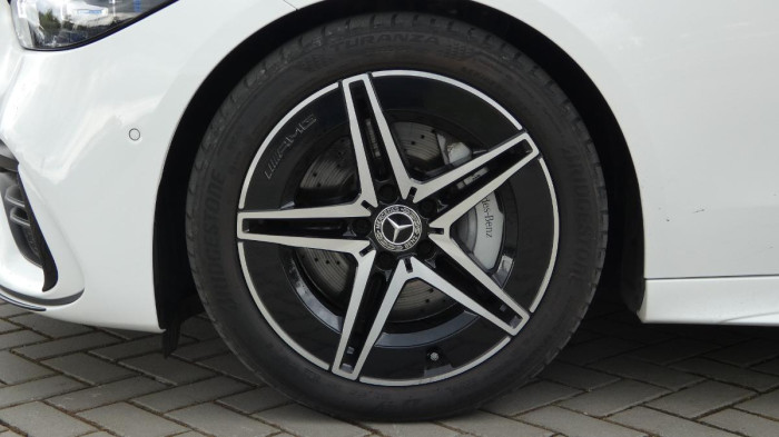 Mercedes-Benz Třídy C Sedan 300 4MATIC na operativní leasing