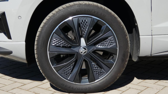 Škoda Karoq 1,5 TSI DSG Sportline na operativní leasing
