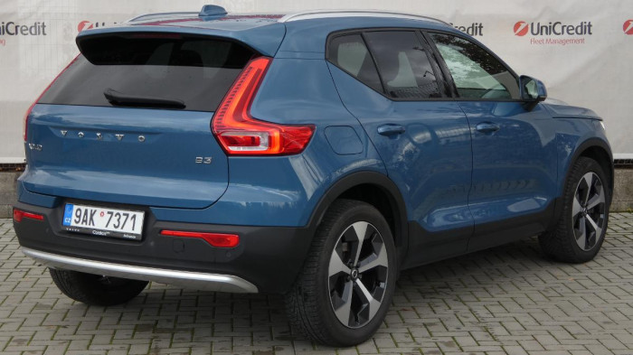Volvo XC40 B3 Core DCT na operativní leasing