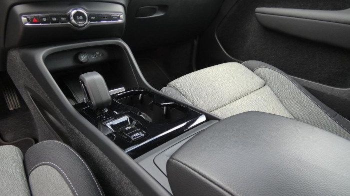 Volvo XC40 B3 Bright Plus aut. na operativní leasing