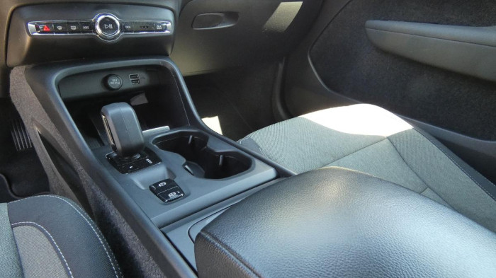 Volvo XC40 B3 FWD Momentum na operativní leasing