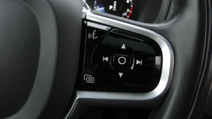 Volvo XC90 B5 AWD benzin Inscription Auto na operativní leasing