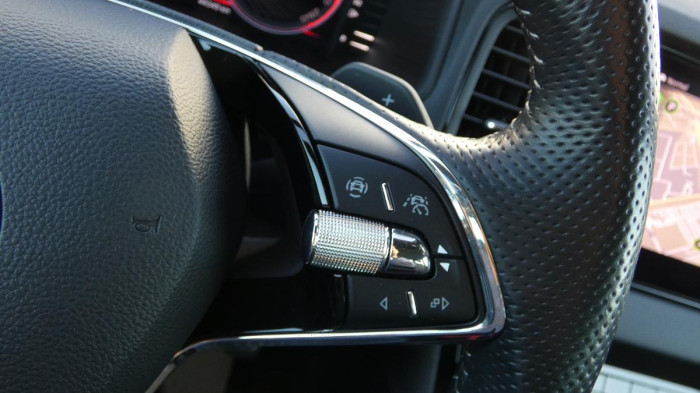 Škoda Karoq 1,5 TSI DSG Sportline na operativní leasing