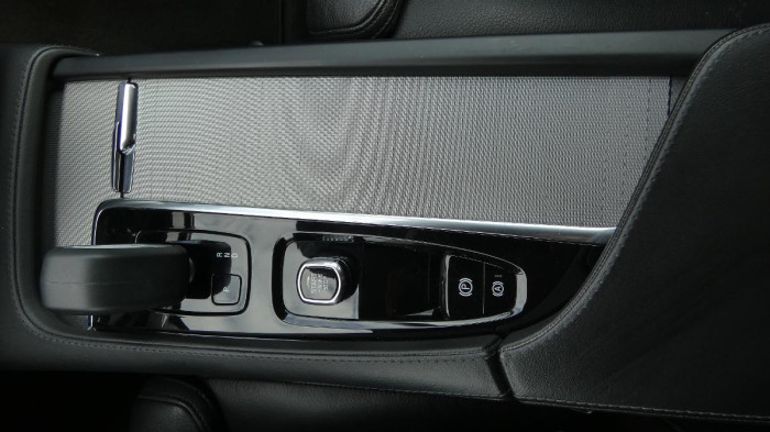 Volvo XC90 B5 AWD Core na operativní leasing