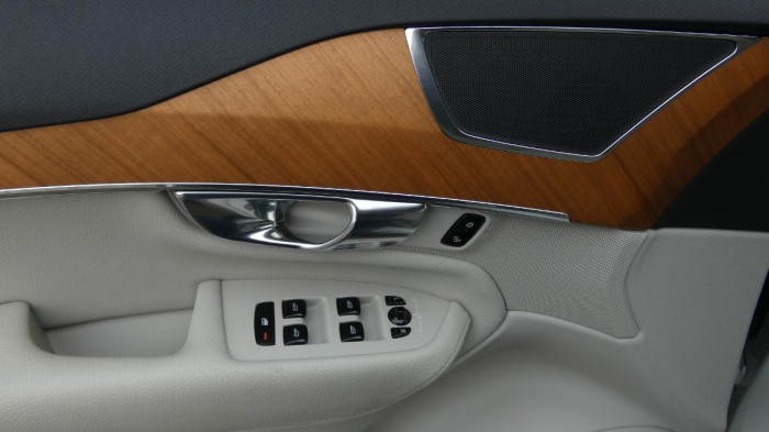 Volvo XC90 B5 AWD Momentum PRO 7 MÍST na operativní leasing