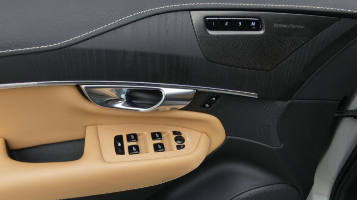 Volvo XC90 B6 AWD INSCRIPTION na operativní leasing