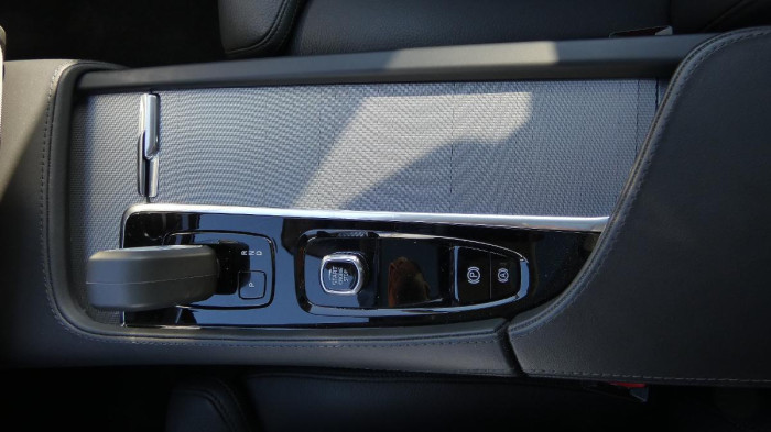 Volvo XC90 B5 AWD Plus Bright 7 míst na operativní leasing