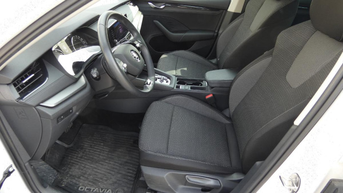 Škoda Octavia 1.5 TSI DSG Ambition na operativní leasing