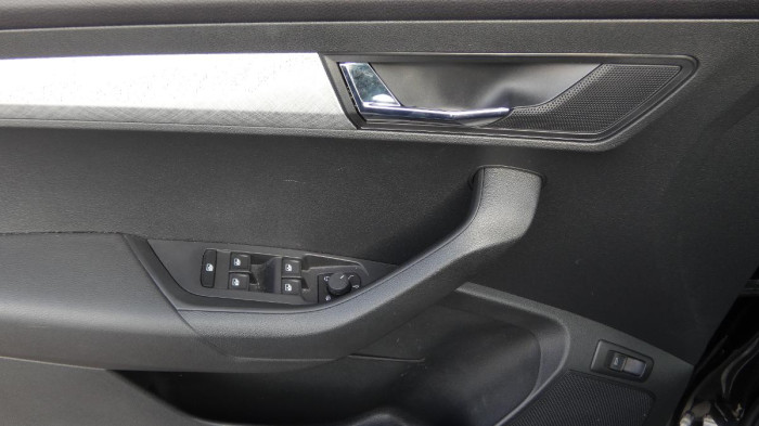 Škoda Karoq 1,5 TSI Ambition DSG na operativní leasing