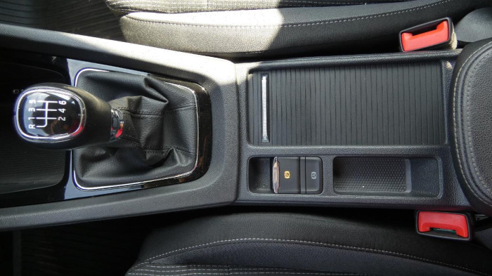 Volvo XC40 B3 PLUS DARK DCT na operativní leasing