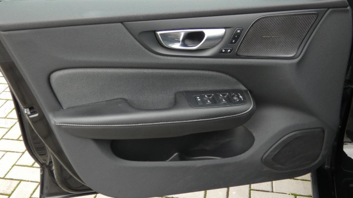 Volvo S60 B5 AWD Ultimate Dark na operativní leasing