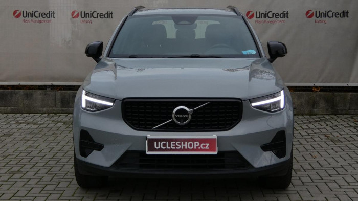 Volvo XC40 B3 PLUS DARK DCT na operativní leasing