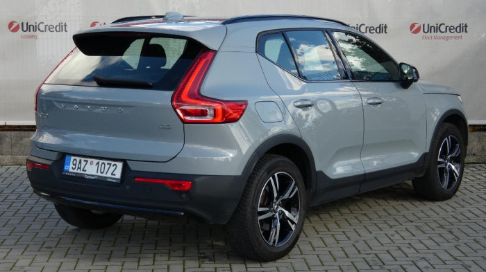 Volvo XC40 B3 PLUS DARK DCT na operativní leasing