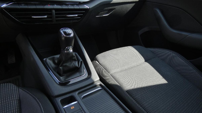 Volvo XC40 B3 PLUS DARK DCT na operativní leasing