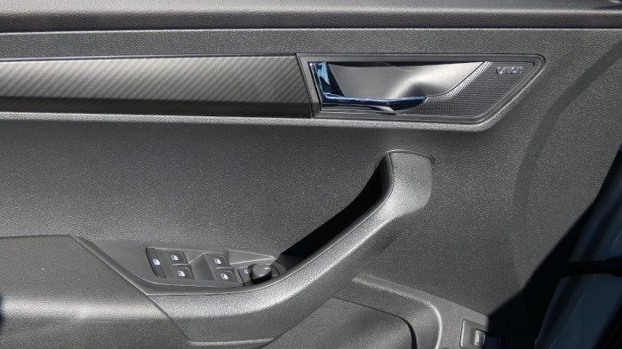 Škoda Karoq 1,5 TSI DSG Sportline na operativní leasing