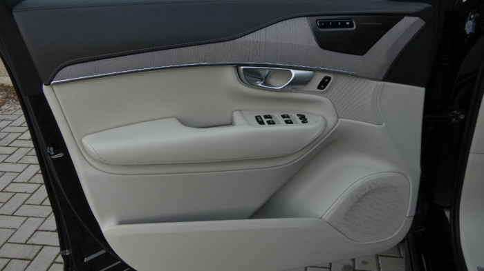 Volvo XC90 B5 AWD Plus Bright 7 míst na operativní leasing