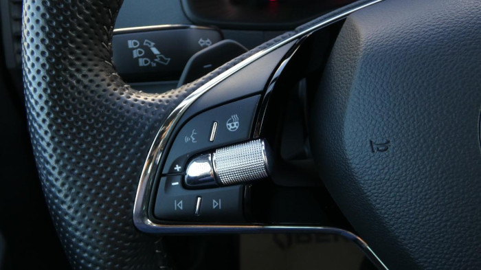 Škoda Karoq 1,5 TSI DSG Sportline na operativní leasing