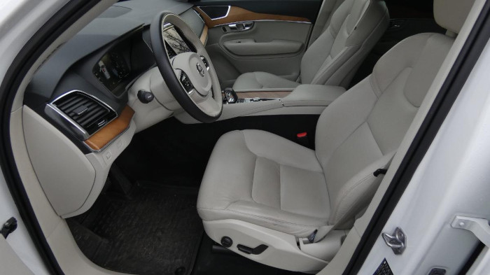 Volvo XC90 B5 AWD Momentum PRO 7 MÍST na operativní leasing