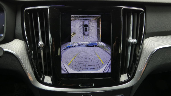 Volvo V60 B4 benzin Plus Dark DCT na operativní leasing