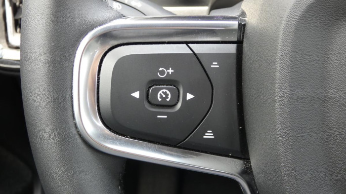 Volvo XC40 B3 Bright Plus aut. na operativní leasing