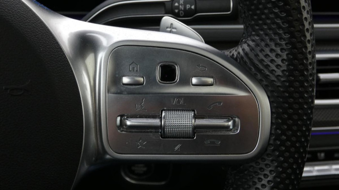 Volvo XC40 B3 PLUS DARK DCT na operativní leasing