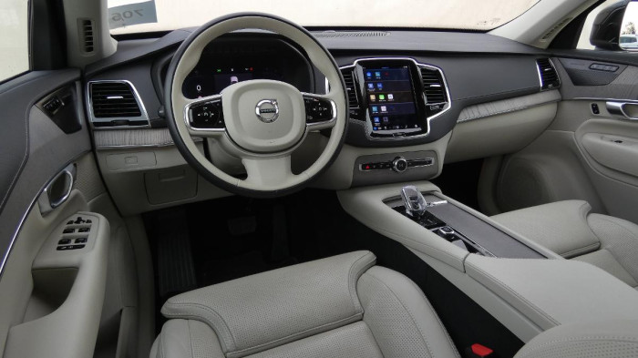 Volvo XC90 B5 AWD Plus Bright 7 míst na operativní leasing