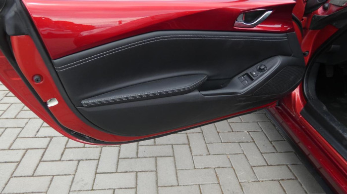 Mazda MX-5 RF 2.0 Skyactiv-G184 Exclusive na operativní leasing