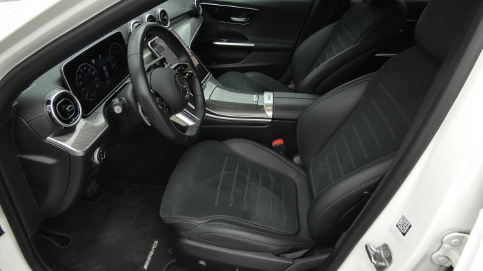 Mercedes-Benz Třídy C Sedan 300 4MATIC na operativní leasing