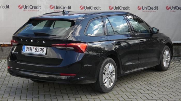 Volvo XC40 B3 PLUS DARK DCT na operativní leasing