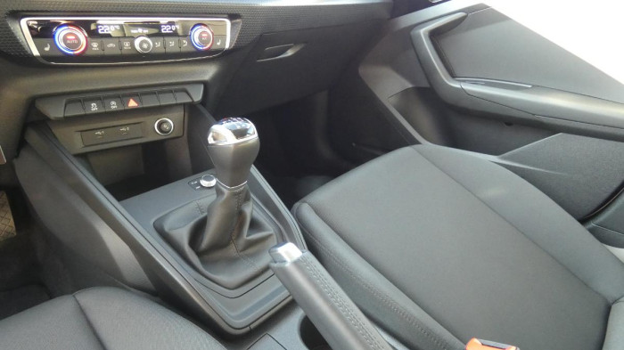 Audi A1 Sportback 25 TFSI S Line na operativní leasing