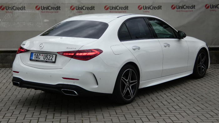 Mercedes-Benz Třídy C Sedan 300 4MATIC na operativní leasing