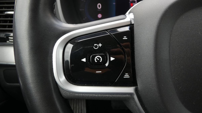 Volvo XC90 B5 AWD Core na operativní leasing