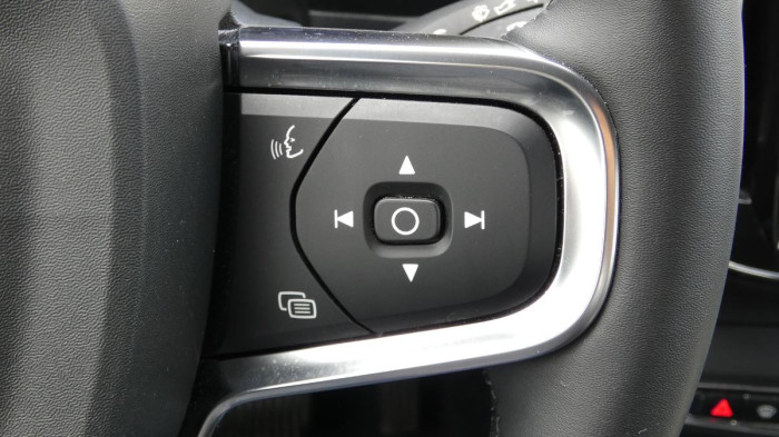 Volvo XC40 B3 Bright Plus aut. na operativní leasing