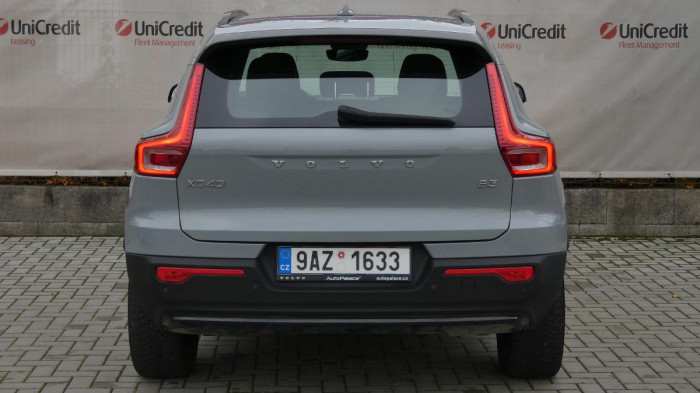 Volvo XC40 B3 PLUS DARK DCT na operativní leasing