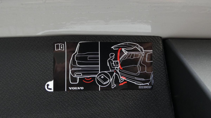 Volvo XC90 B5 AWD Momentum PRO 7 MÍST na operativní leasing