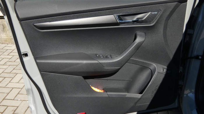 Škoda Karoq 1,5 TSI DSG Sportline na operativní leasing