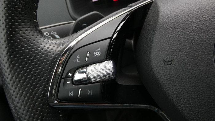 Škoda Karoq 1,5 TSI Sportline DSG na operativní leasing