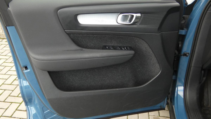 Volvo XC40 B3 Core DCT na operativní leasing