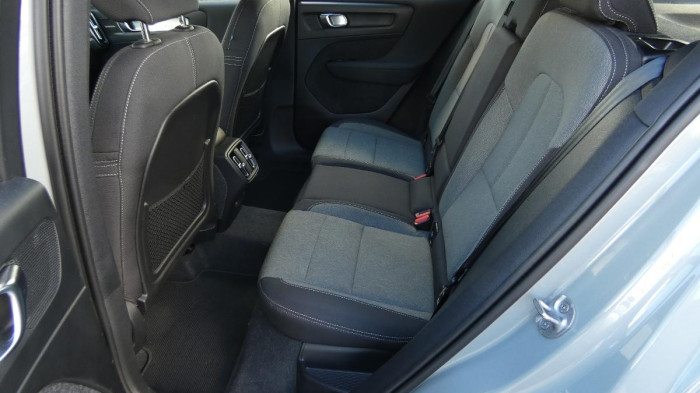 Volvo XC40 B3 PLUS DARK DCT na operativní leasing