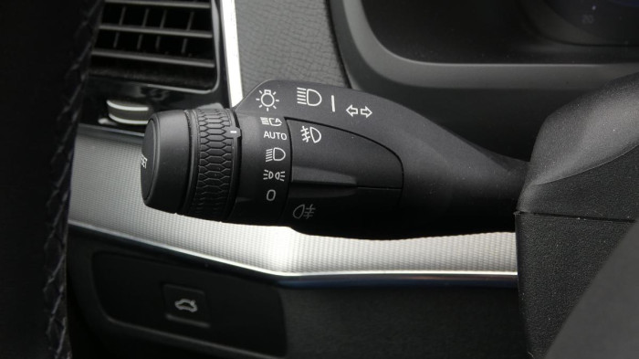 Volvo XC90 B5 AWD Core na operativní leasing