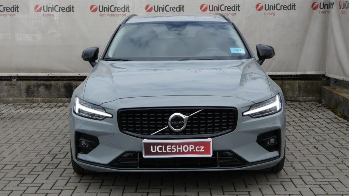 Volvo V60 B4 benzin Plus Dark DCT na operativní leasing