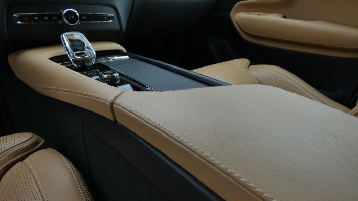 Volvo XC90 B6 AWD INSCRIPTION na operativní leasing