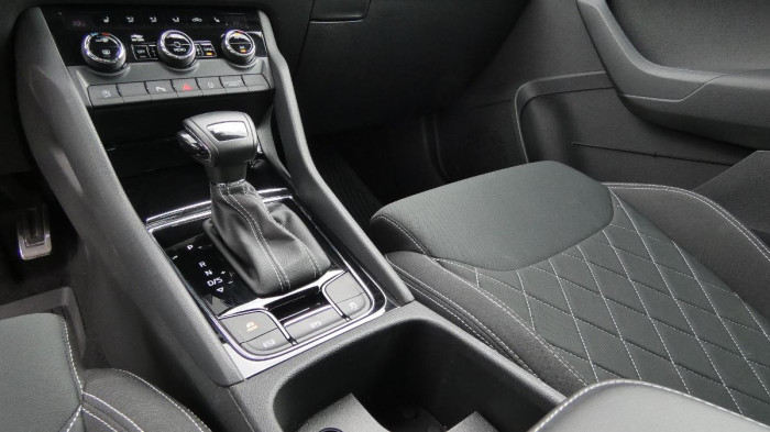 Škoda Karoq 1,5 TSI DSG Sportline na operativní leasing