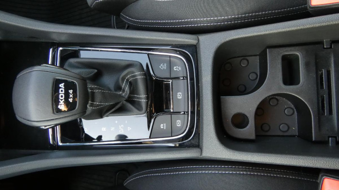 Škoda Karoq 2.0 TDI 110 kW Sportline 4x4 na operativní leasing