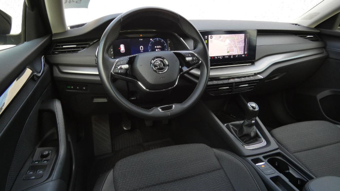 Volvo XC40 B3 PLUS DARK DCT na operativní leasing