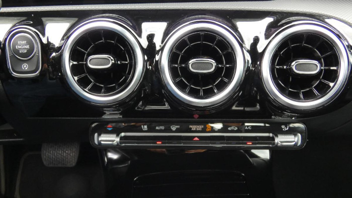 Mercedes-Benz Třídy A 180 Sedan na operativní leasing