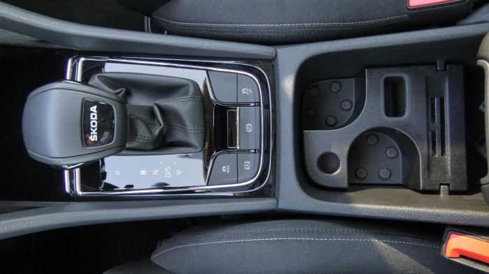 Škoda Karoq 1,5 TSI DSG Style na operativní leasing