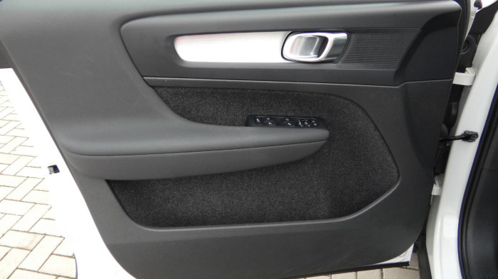 Volvo XC40 B3 mHEV Core aut. na operativní leasing