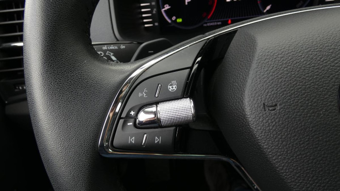 Škoda Karoq 1,5 TSI Style DSG na operativní leasing